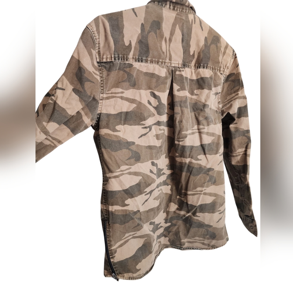 Mens Medium Zip Code 1992 Camo Button Down Shacket EUC. - Picture 2 of 5